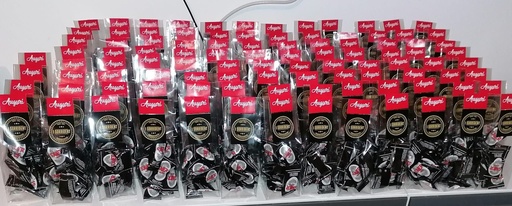 Chicco di caffè arabico ricoperto di cioccolato fondente.